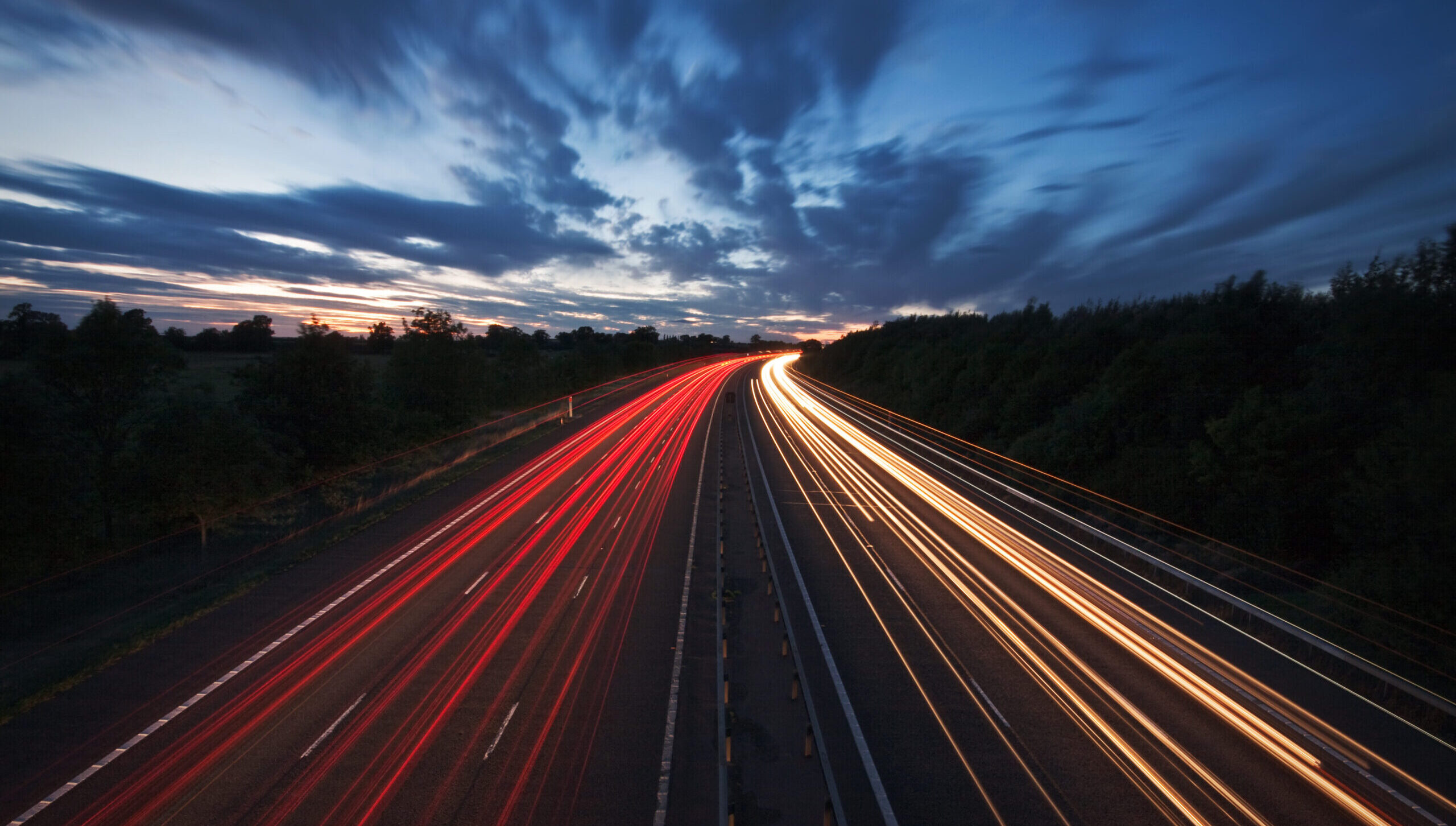 Long,Exposure,Photo,Of,Traffic,On,The,Move,At,Dusk